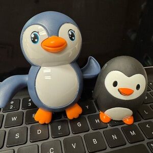Bath Toys Wind Up Backstroke Swimming Penguins with Friends Bath Toys